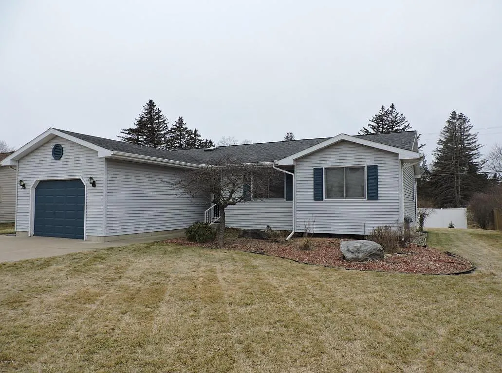 18149 Meadow Ln photo 1