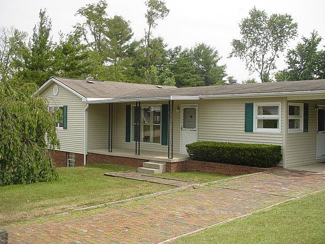 1st image of 902 Connie Ave