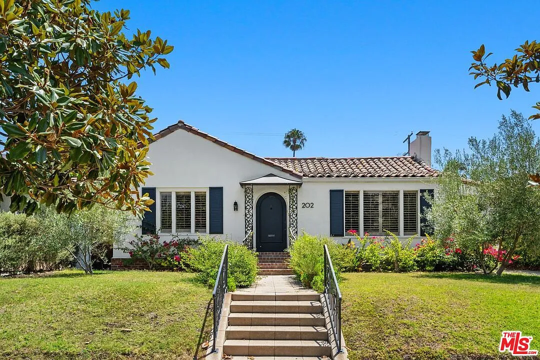 3 bed, 3.0 bath, 2073 sqft, $8,500 — Photo 1