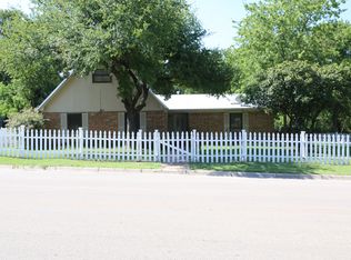 700 N Stewart St, Azle, TX 76020