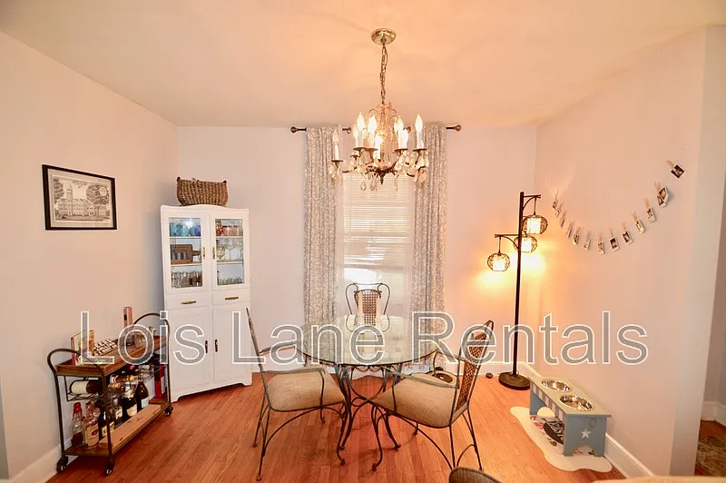 3 bed, 1.0 bath, 1100 sqft, $3,000 — Photo 3