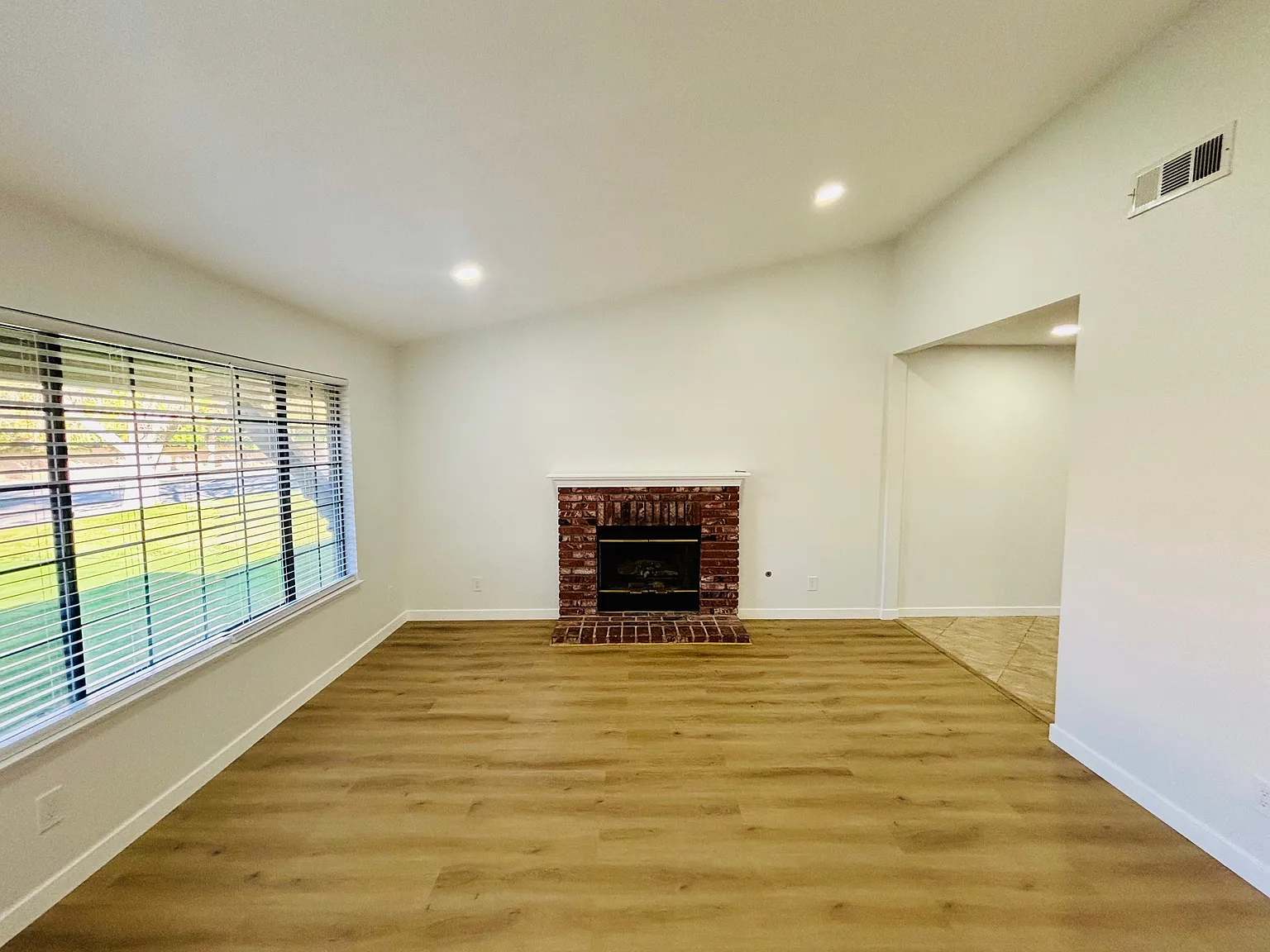 3 bed, 1134 sqft, $2,699 — Photo 3