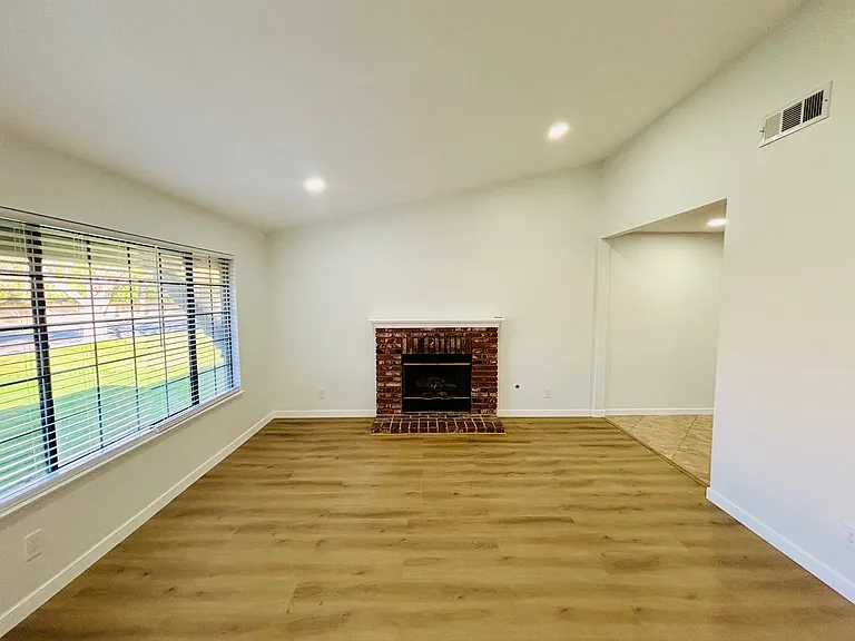 2730 W Avenue K4 — Photo 3