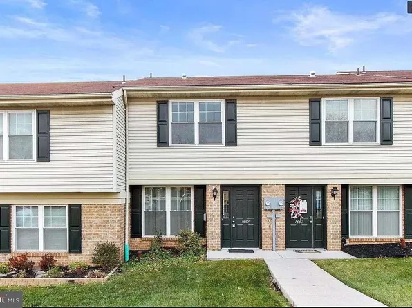 1669 Long Dr, York, PA 17406