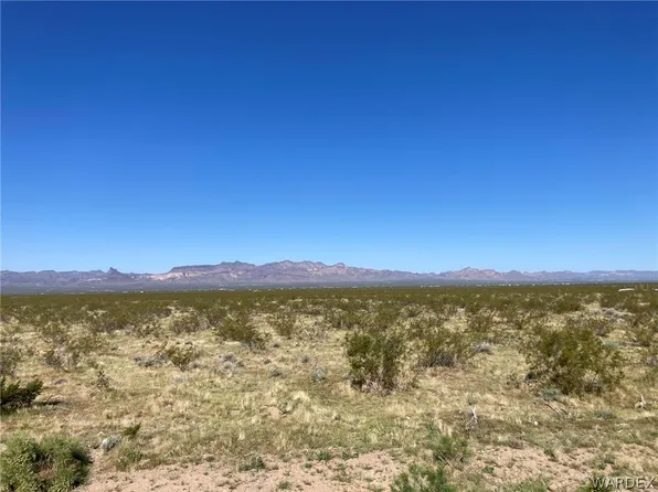 S Apache Way, Golden Valley, AZ 86413