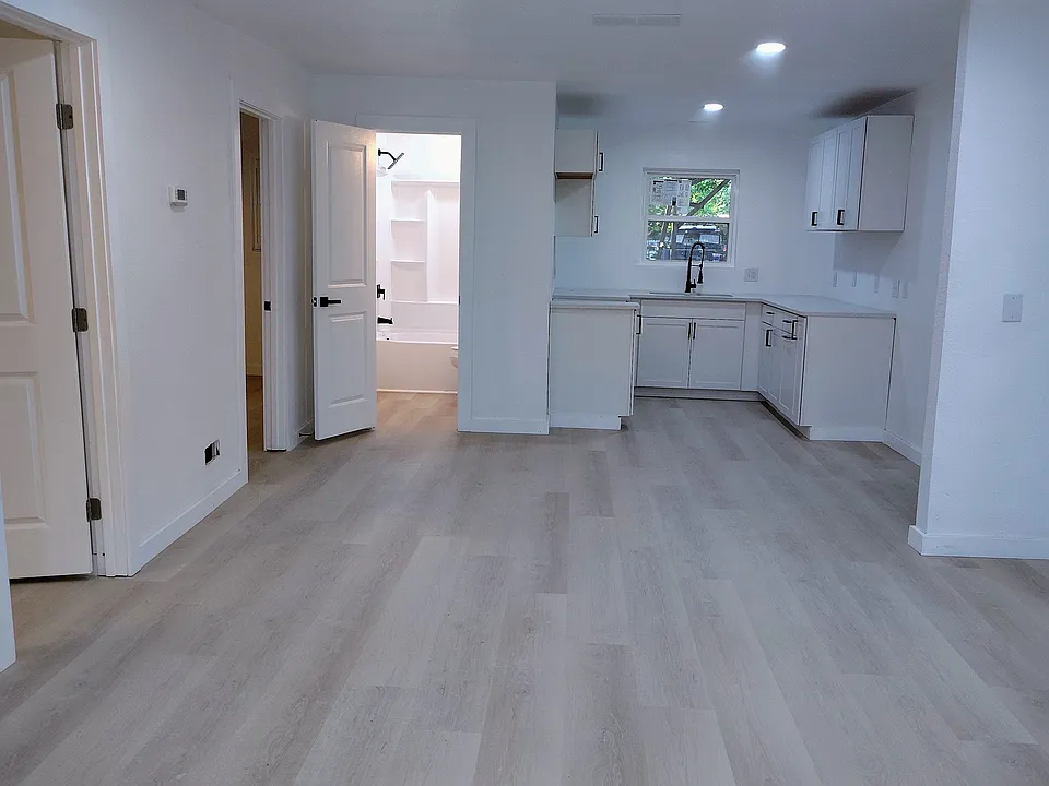101 Larry Ln