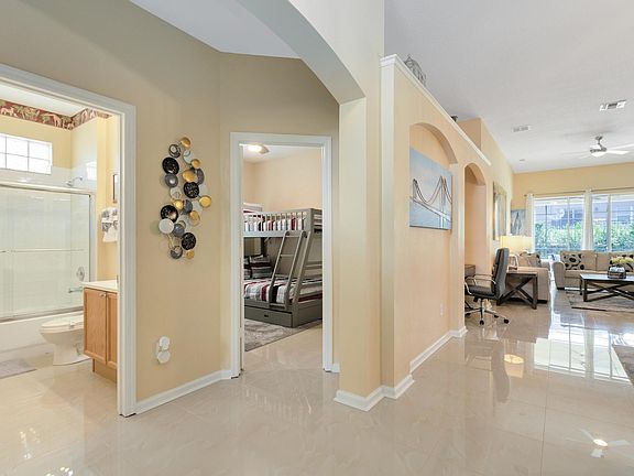 5th image of 8132 Sun Palm Dr #Id1039581p