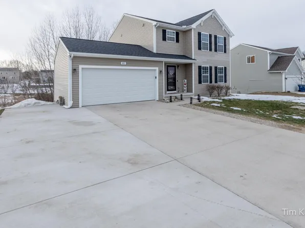 461 Oak Hill Ct, Middleville, MI 49333