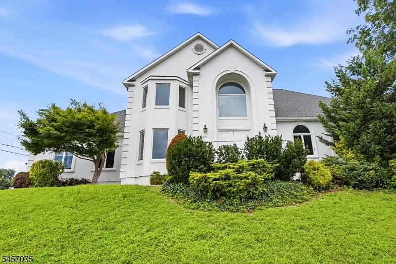 5 bed, 2.5 bath, $6,500 — Photo 3