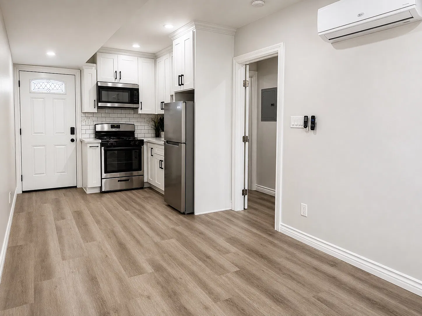 830 W Berkeley Ct — Photo 3