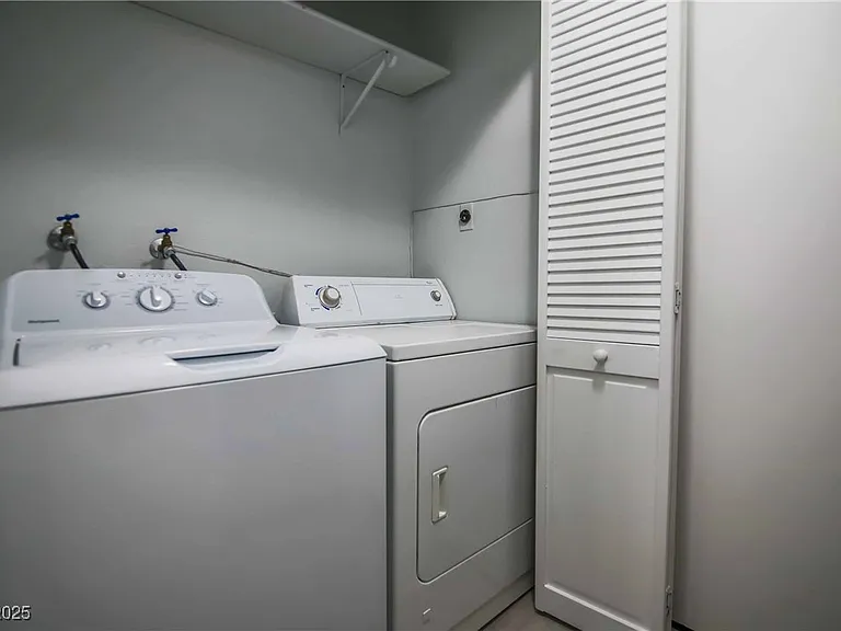7399 Topeka Dr — Photo 21