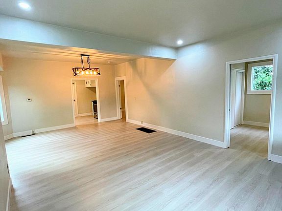 3rd image of 111 East St #1