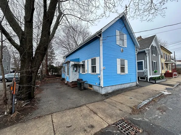 13 Estes St, Ipswich, MA 01938