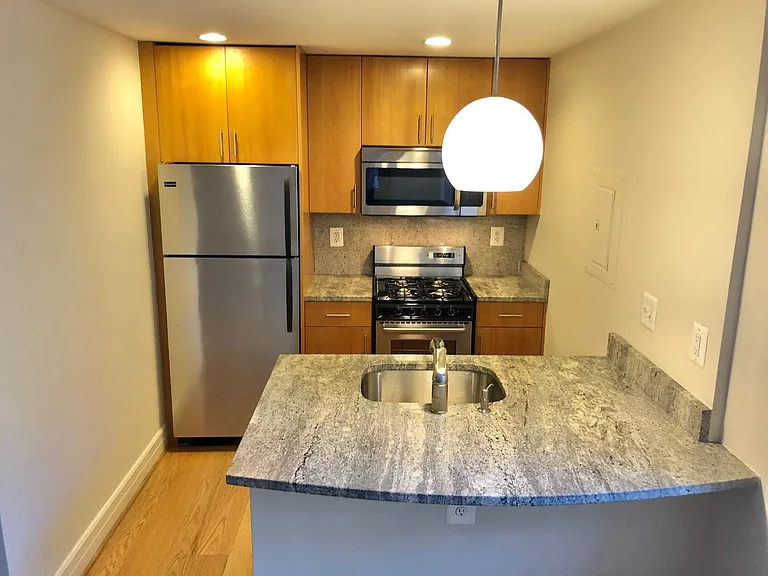 1255 New Hampshire Ave NW — Photo 2