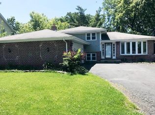 5740 Lawn Dr, Western Springs, IL 60558