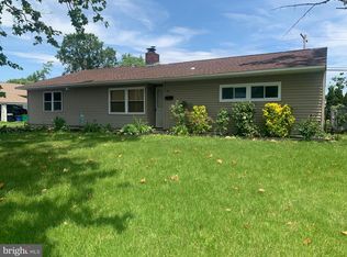 76 Daffodil Ln, Levittown, PA