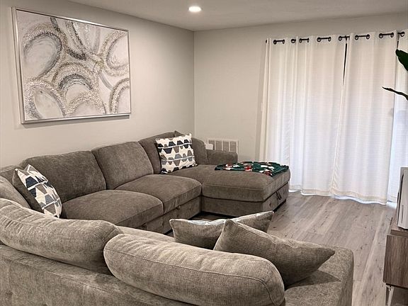 4th image of 11 Blackstone Dr APT 1135