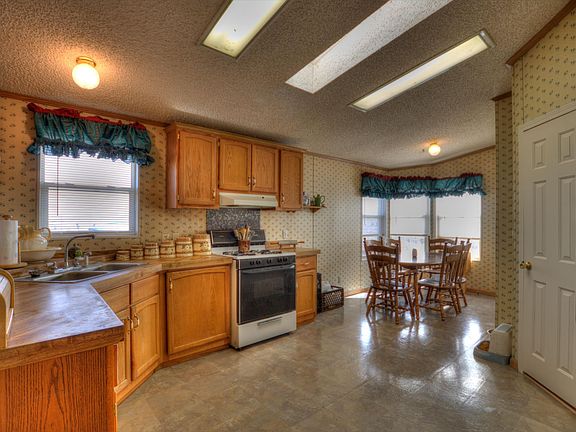 5th image of 25 Windward Dr
