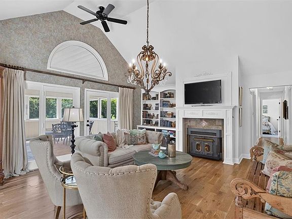 5th image of 3216 S Bellechase Dr