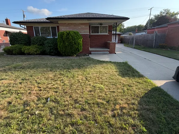 21523 Stephens St, Saint Clair Shores, MI 48080