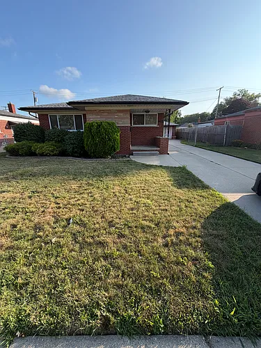 21523 Stephens St Photo 1