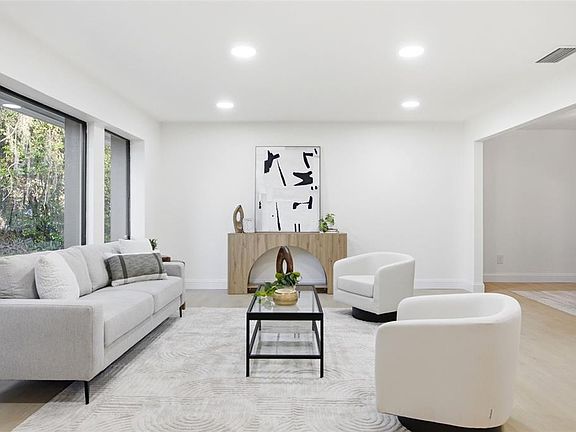 5th image of 204 W RIDGEWOOD COURT