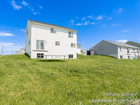 5th image of 250 Warbler Dr