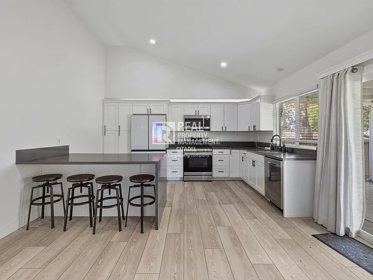 1027 E Palm Ave — Photo 14