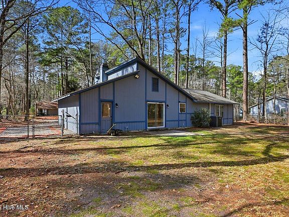 3rd image of 1435 Pineridge Drive