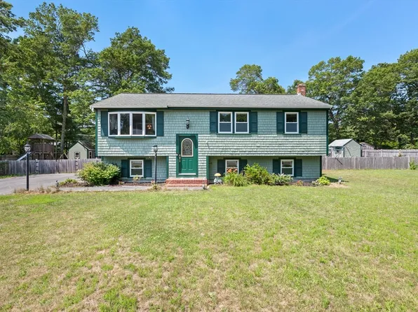 8 Cornish St, Carver, MA 02330