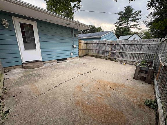 4th image of 808 Jones St