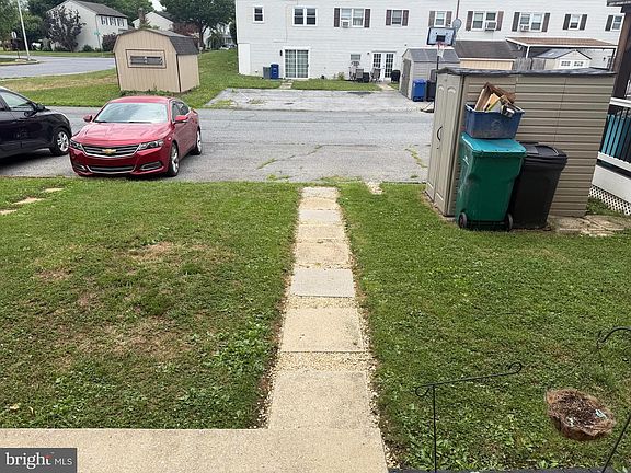 3rd image of 527 Linden St