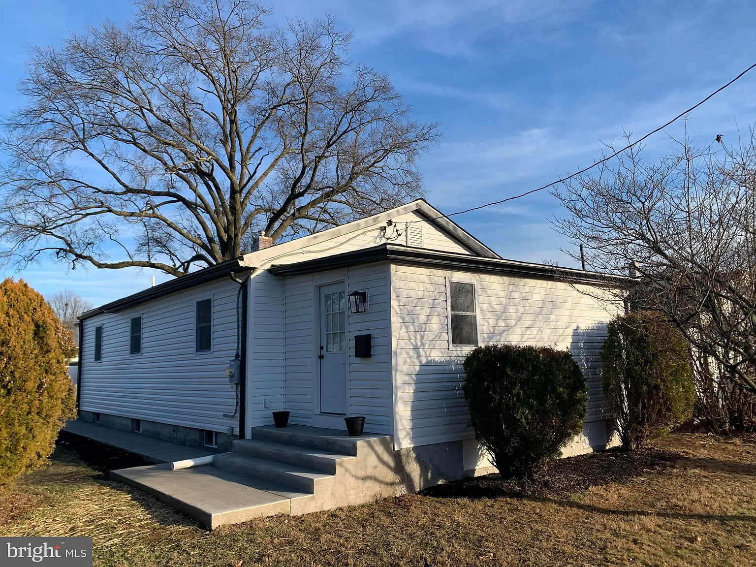 901 Emily Ave photo 1