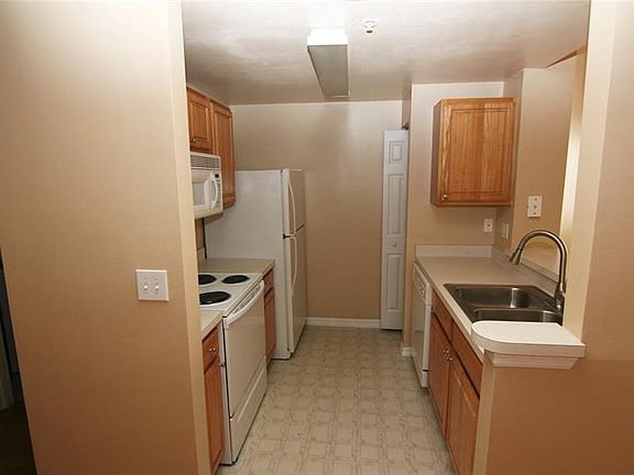 3rd image of 5500 Bentgrass Dr #6108