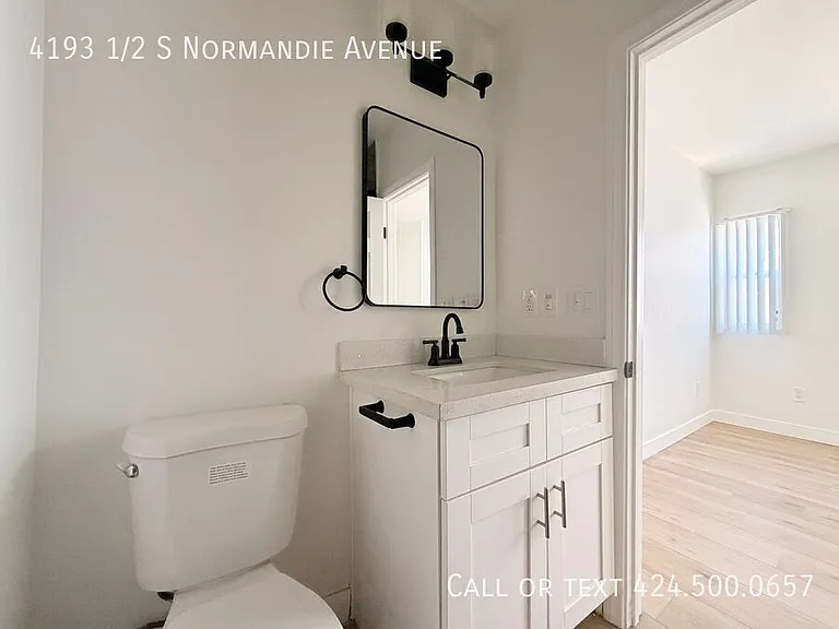 4193 1/2 S Normandie Ave — Photo 8