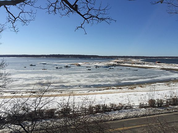 Eatons Neck