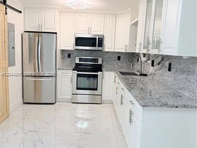 119 SW 6th Ln — Photo 5