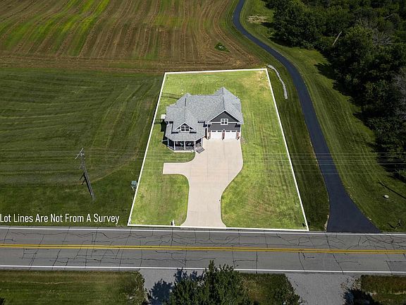 5th image of 915 S Oak Ln