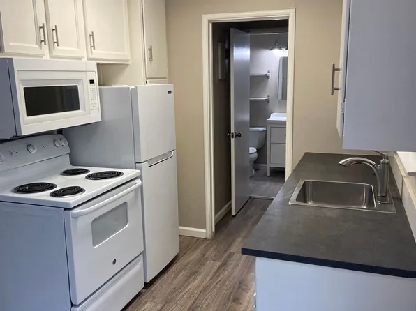 W Street, 3224 W St #W12, Sacramento, CA 95817