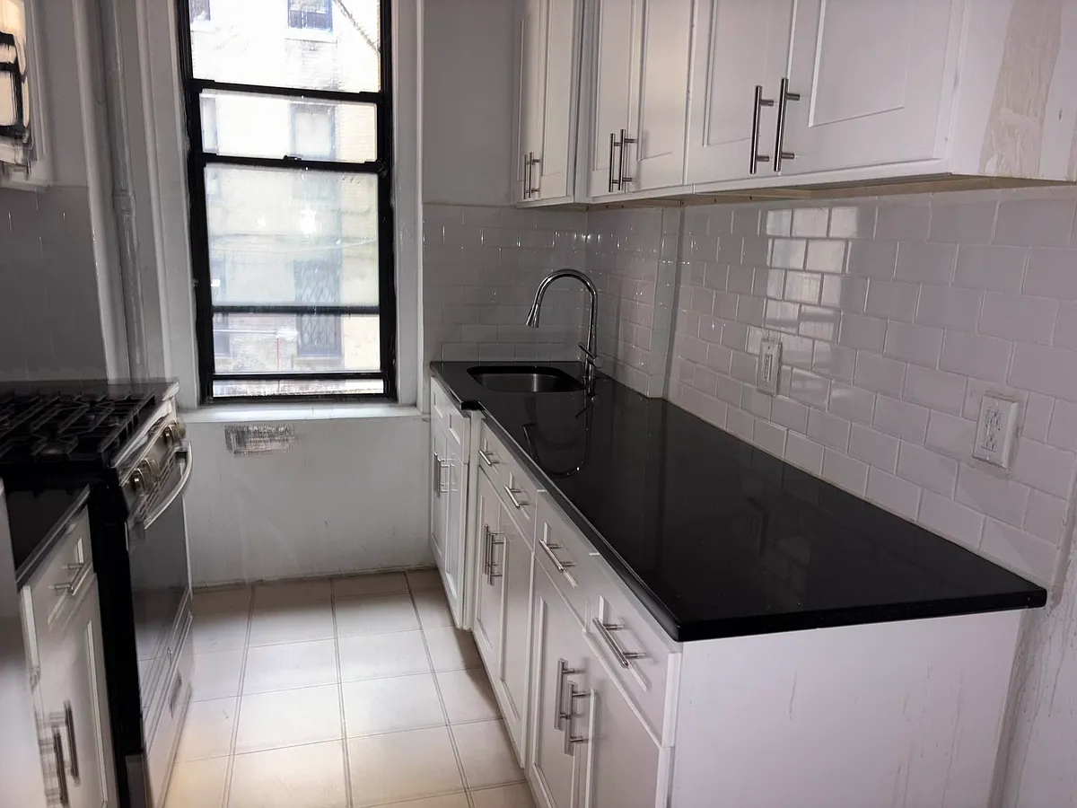Building Photo - 271 Fort Washington Ave #1E