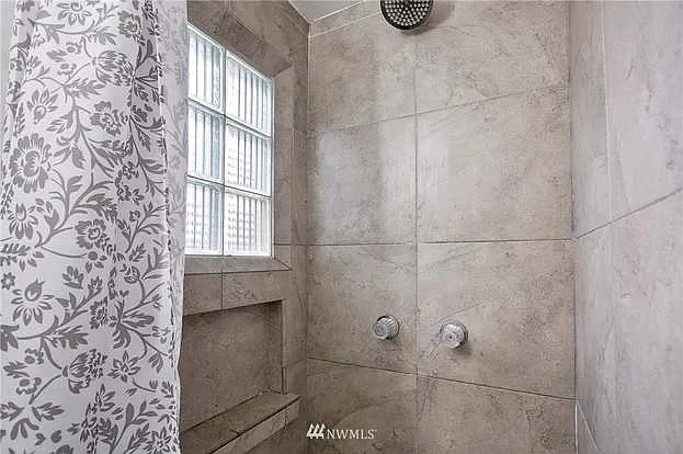 2809 Alderwood Ave #B — Photo 7