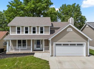 1019 Oakwood Farms Ln, Ballwin, MO 63021