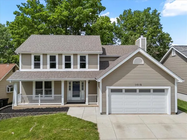 1019 Oakwood Farms Ln, Ballwin, MO 63021