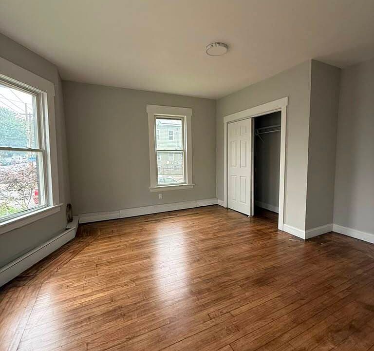 2nd image of 690 William St