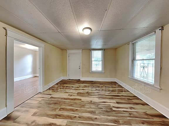 3rd image of 516 W 19th St