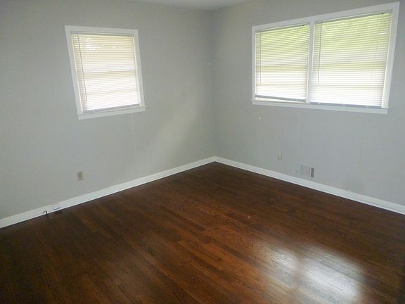 new pait hardwood floor