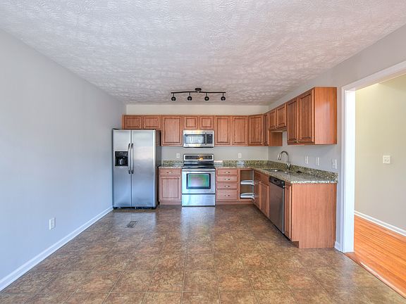 3rd image of 2965 Greentree Dr
