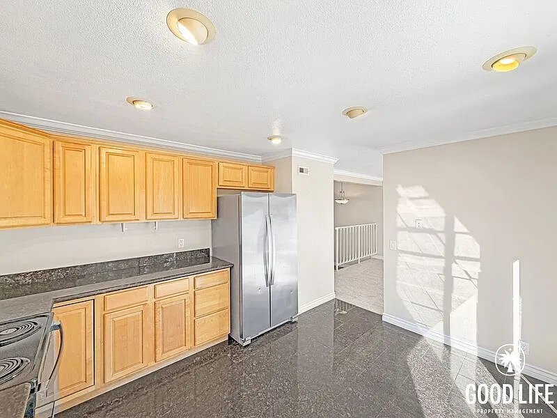 3 bed, 2.5 bath, 1450 sqft, $4,600 — Photo 4