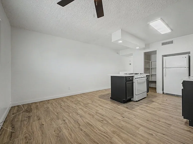 The Brentwood — Photo 6