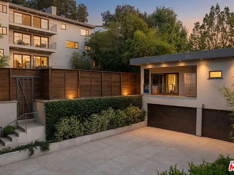 2035 De Mille Dr — Photo 5